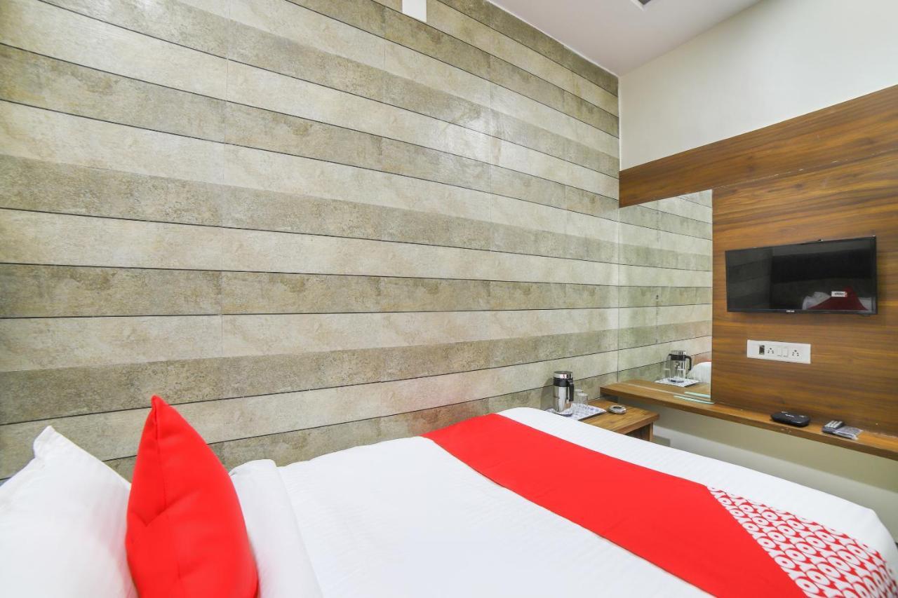 Oyo 67345 Hotel Anjani Inn Naroda Екстериор снимка