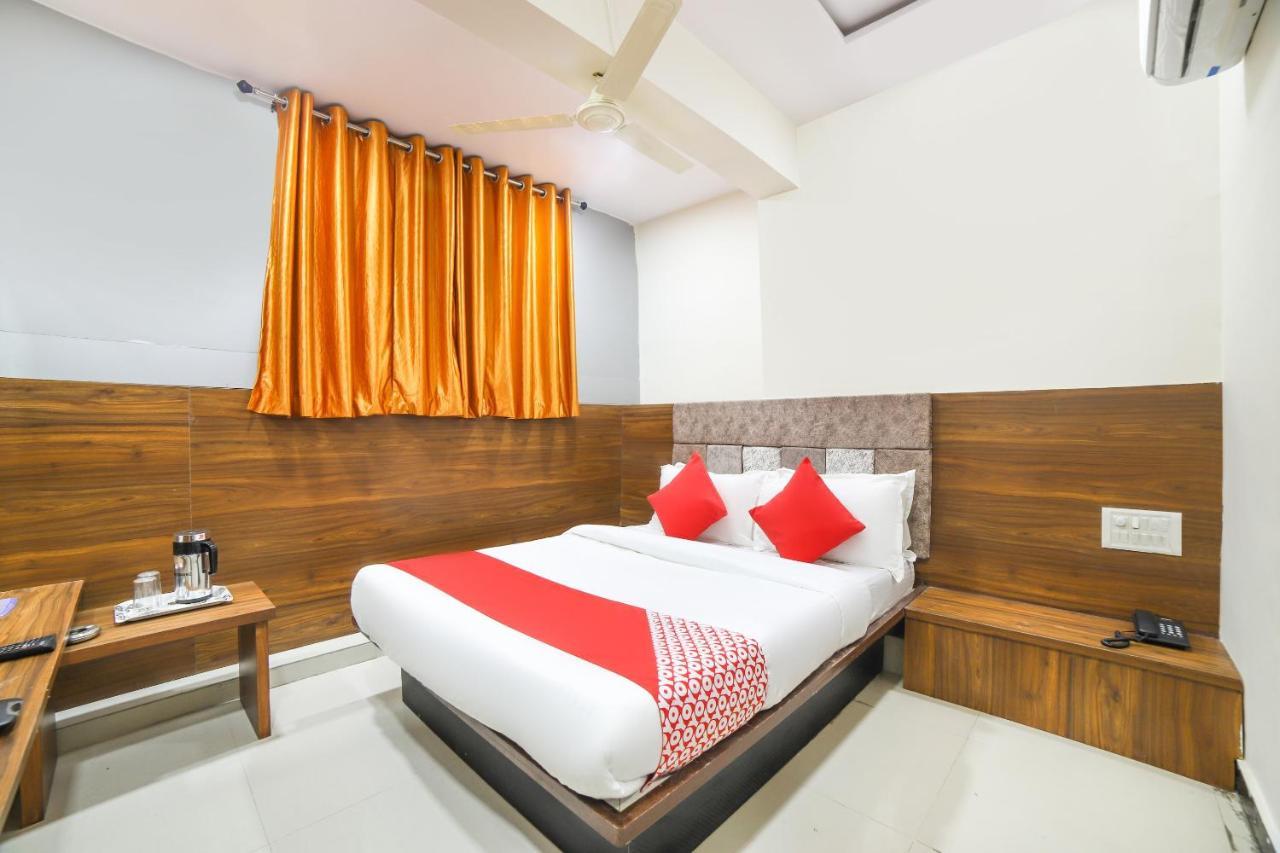 Oyo 67345 Hotel Anjani Inn Naroda Екстериор снимка