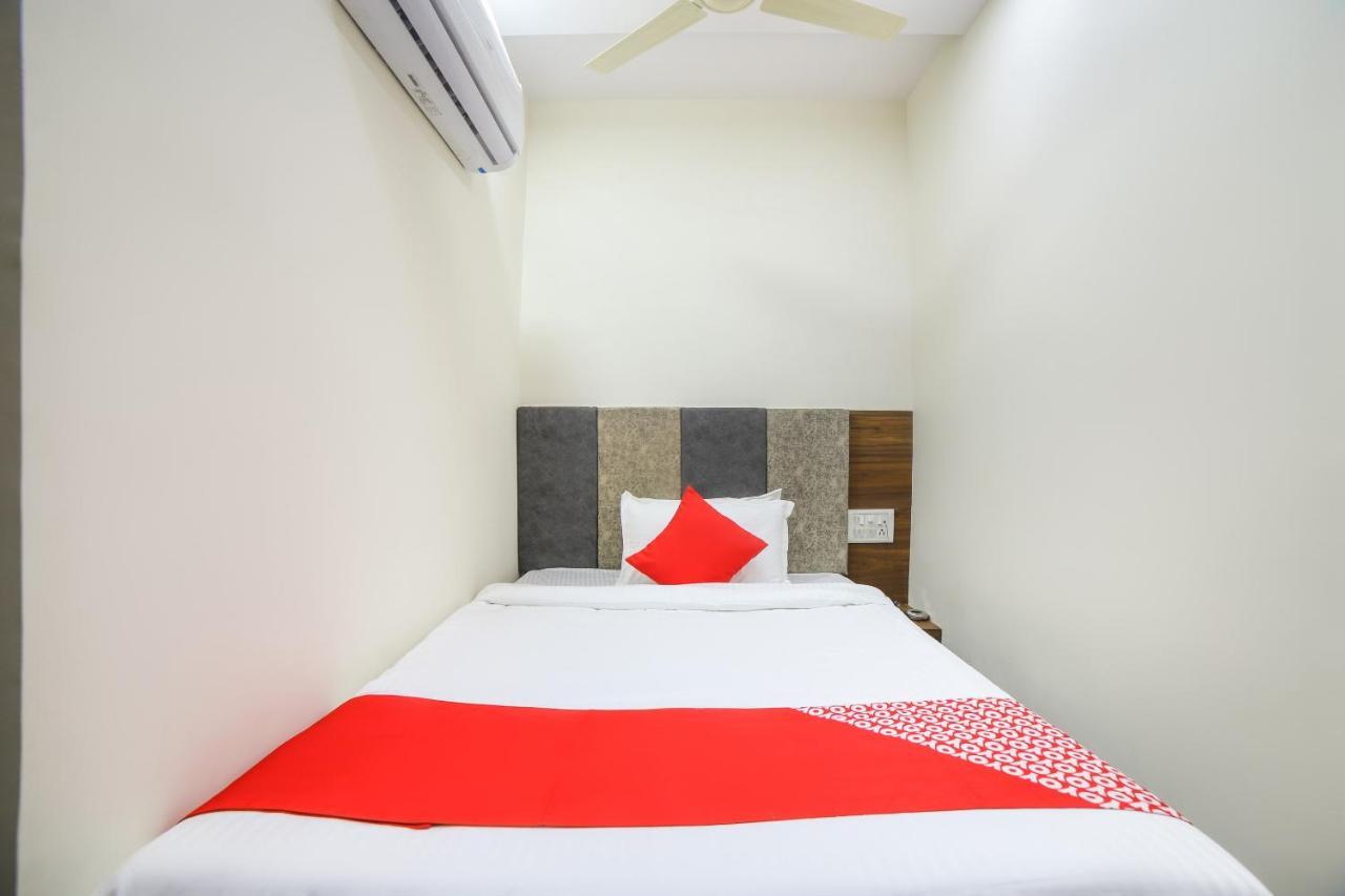 Oyo 67345 Hotel Anjani Inn Naroda Екстериор снимка