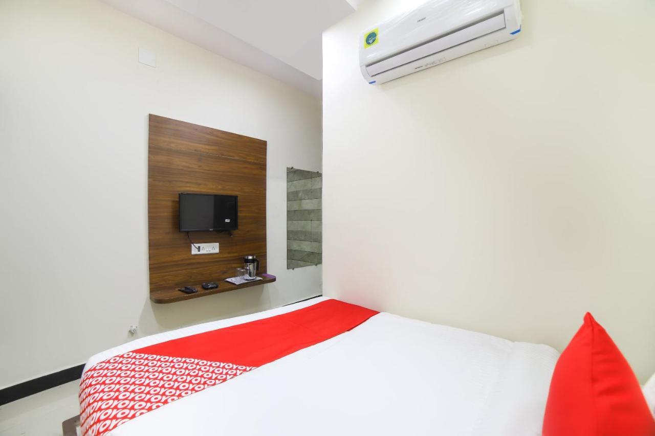 Oyo 67345 Hotel Anjani Inn Naroda Екстериор снимка