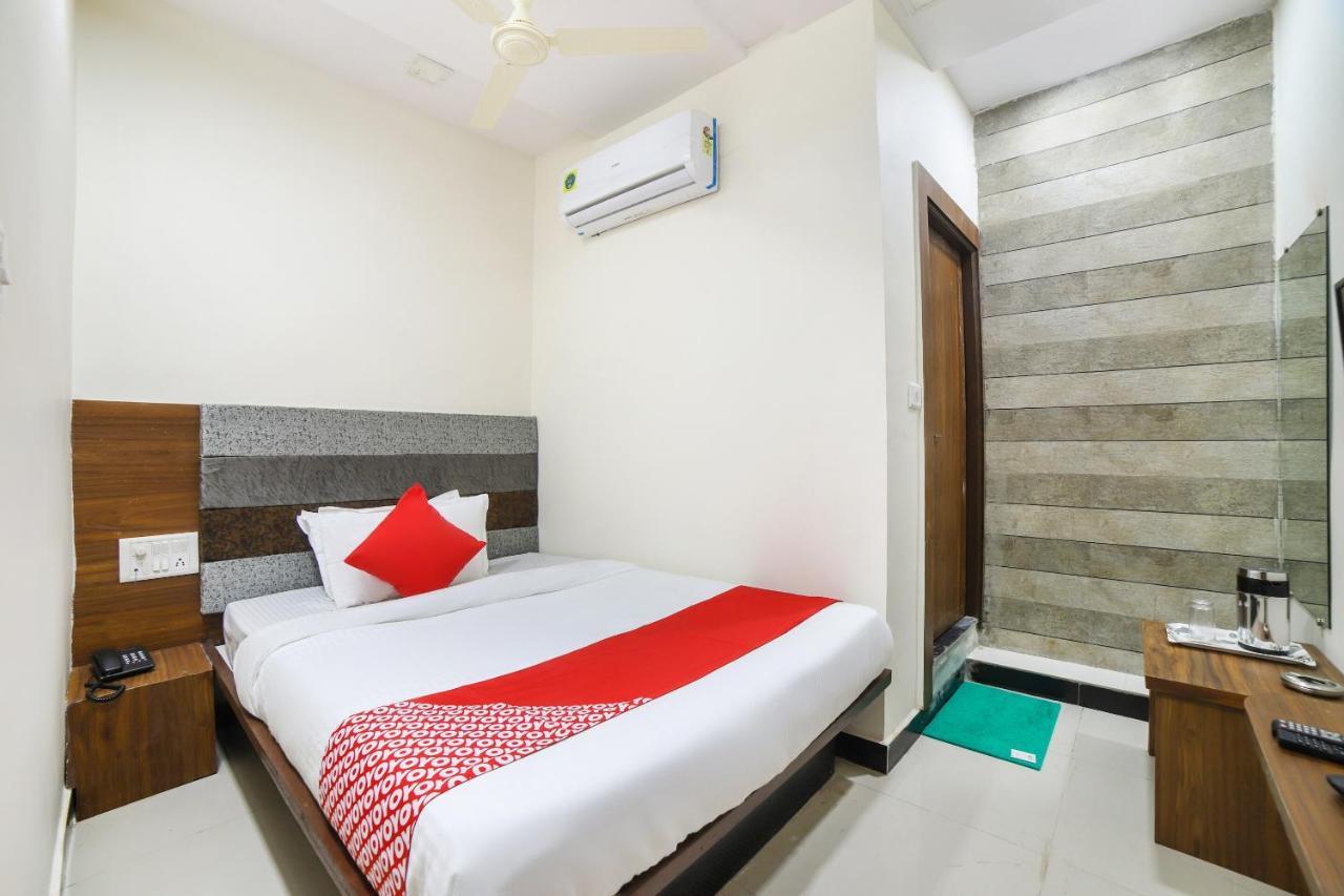 Oyo 67345 Hotel Anjani Inn Naroda Екстериор снимка